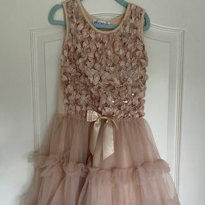 Beautiful dress size 6-7
